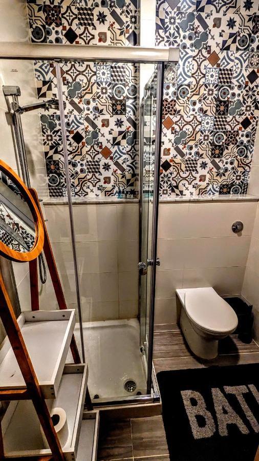 Quiet Ensuite Budget Twin Room Слима Экстерьер фото
