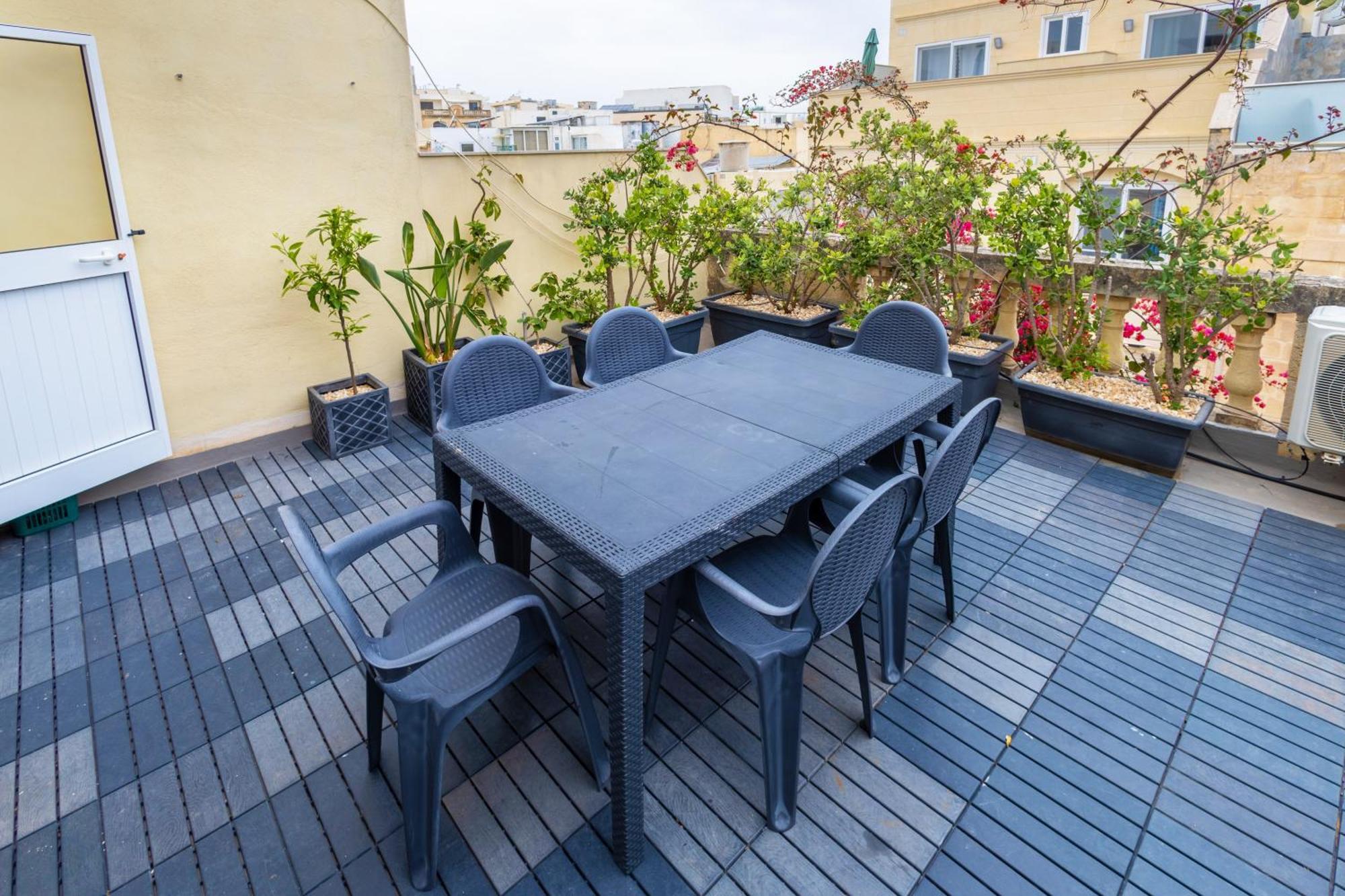 Quiet Ensuite Budget Twin Room Слима Экстерьер фото